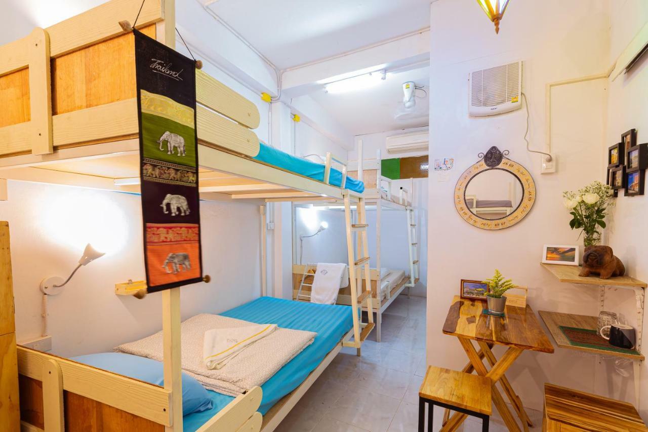 One Of Us House Hostel Bangkok Exterior foto