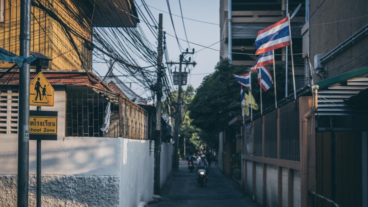 One Of Us House Hostel Bangkok Exterior foto