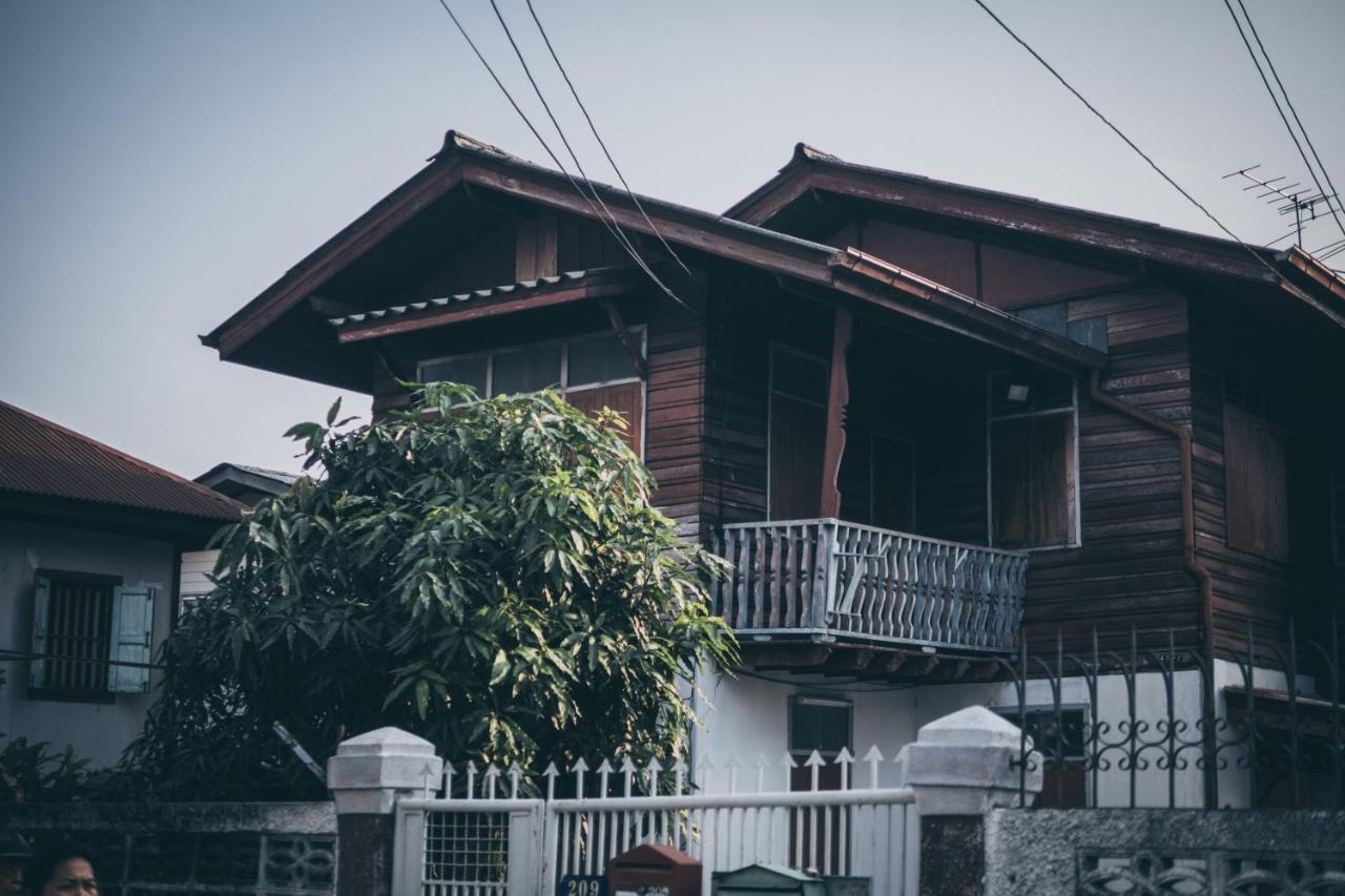 One Of Us House Hostel Bangkok Exterior foto